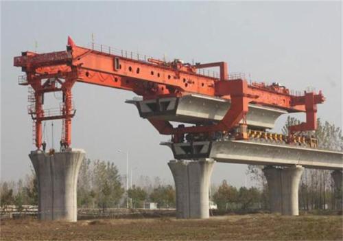 雙懸臂架橋機的工作原理是什么？它是如何實現(xiàn)起重和搬運任務(wù)的？